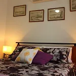 Jacaranda Hideaway Bed & Breakfast