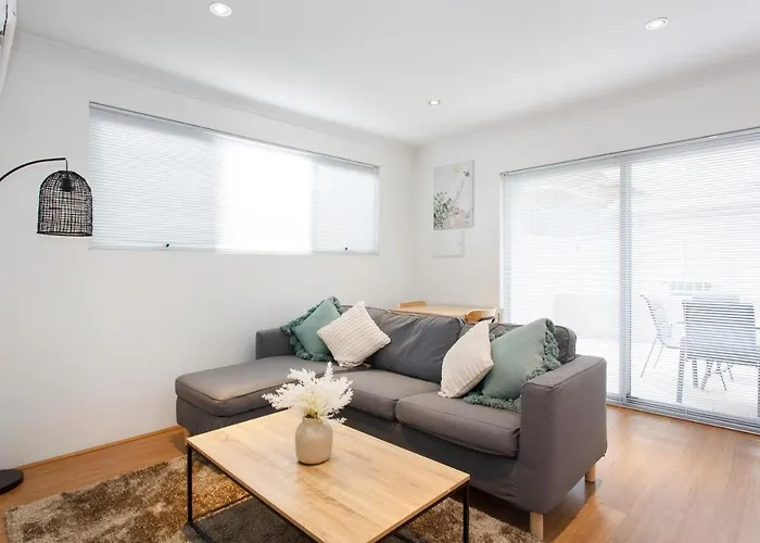 Suburban Living - 2 Bedroom Apartment Victoria Park