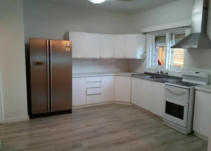 Homestay Upon Kenwick Station