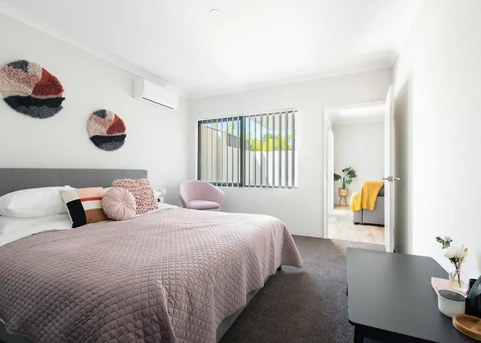 Bright Trendy 3Br Apt - Walk To River & Shops