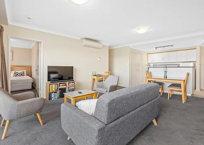 Perth Family Getaway Pool & Parking