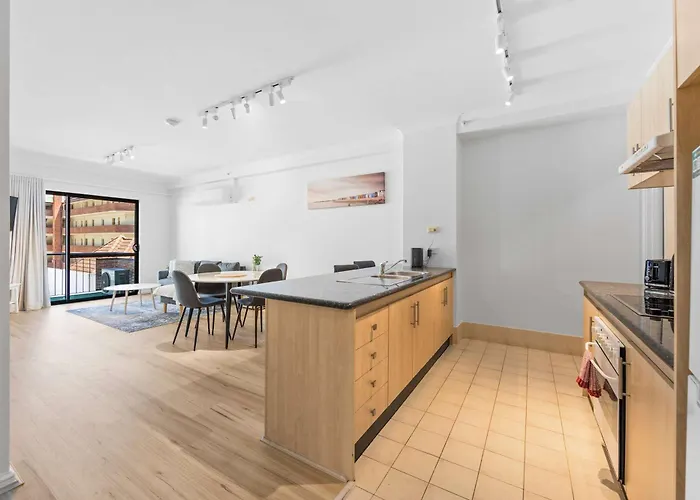 Convenient East Perth Stay With Free Parking