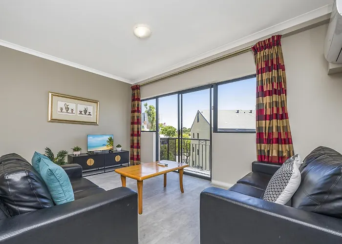 Central Perth 2-Bed Apartment With Pool & Gym