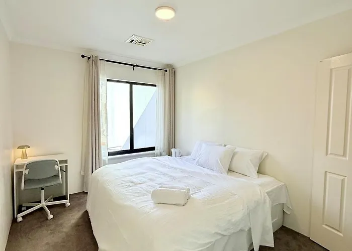 East Perth King Desk Free Parking