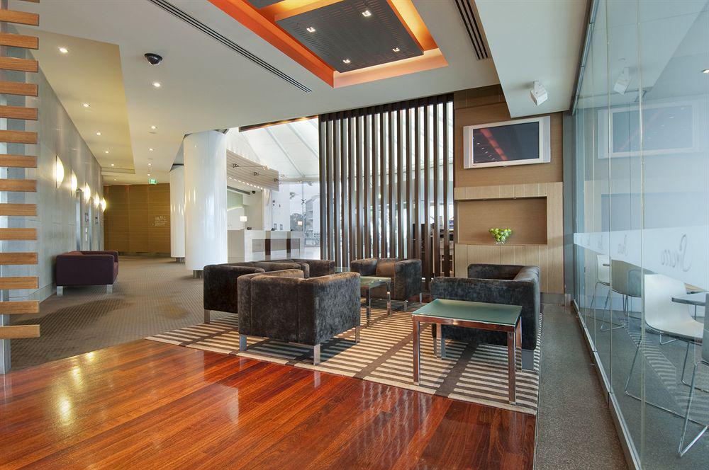 Crown Promenade Hotel 4*