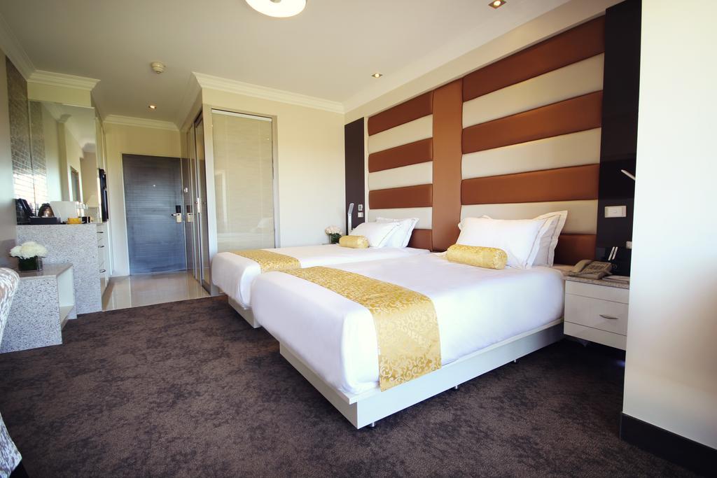 Hotel Swan River 4*