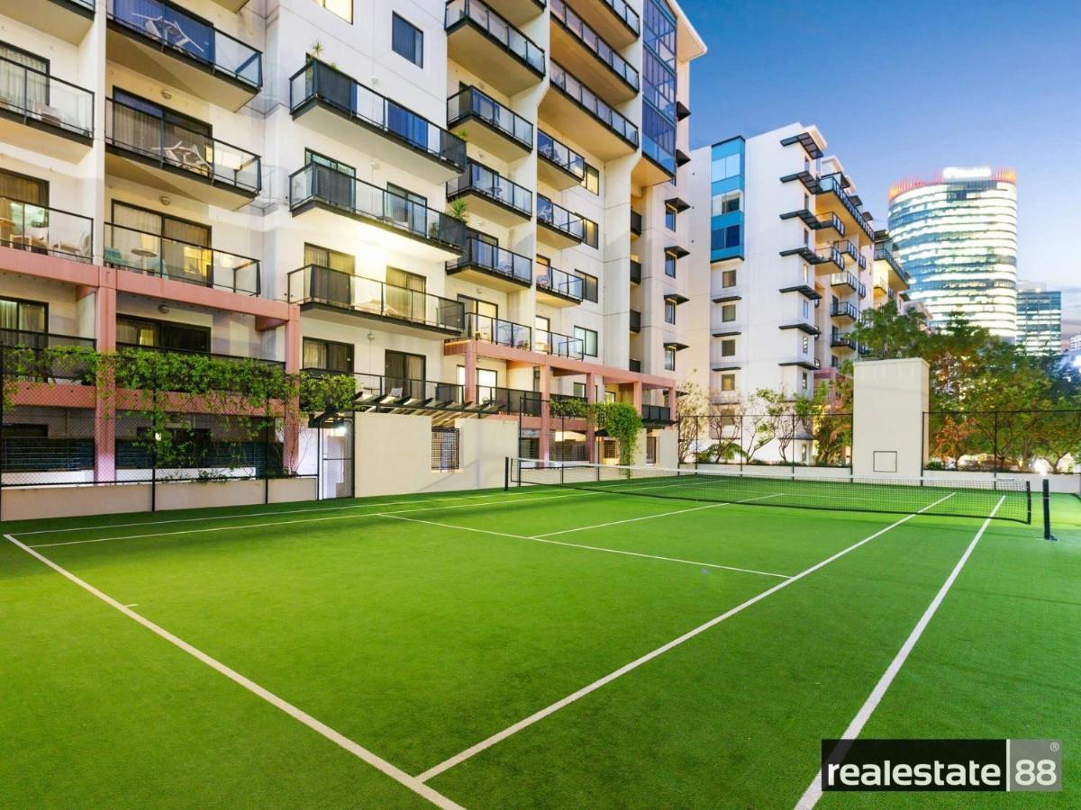 302 Wonderful Waldorf Poolgym Apartment Perth