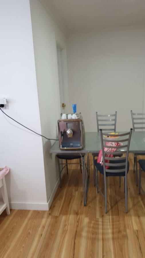 Wisma tamu Dianella Budget Happy Place To Perth
