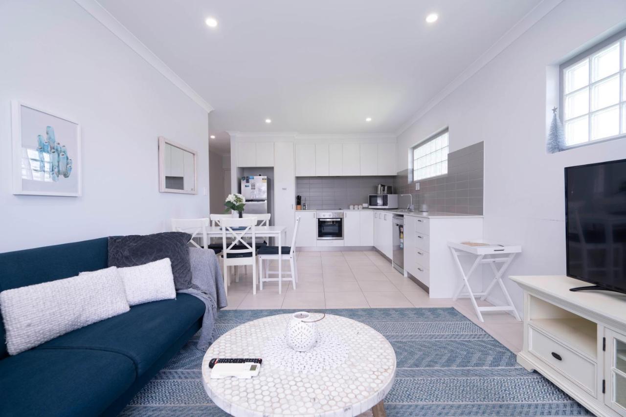3 Fresh Sparkling Apt 2br 2ba Cloverdale Apartment *