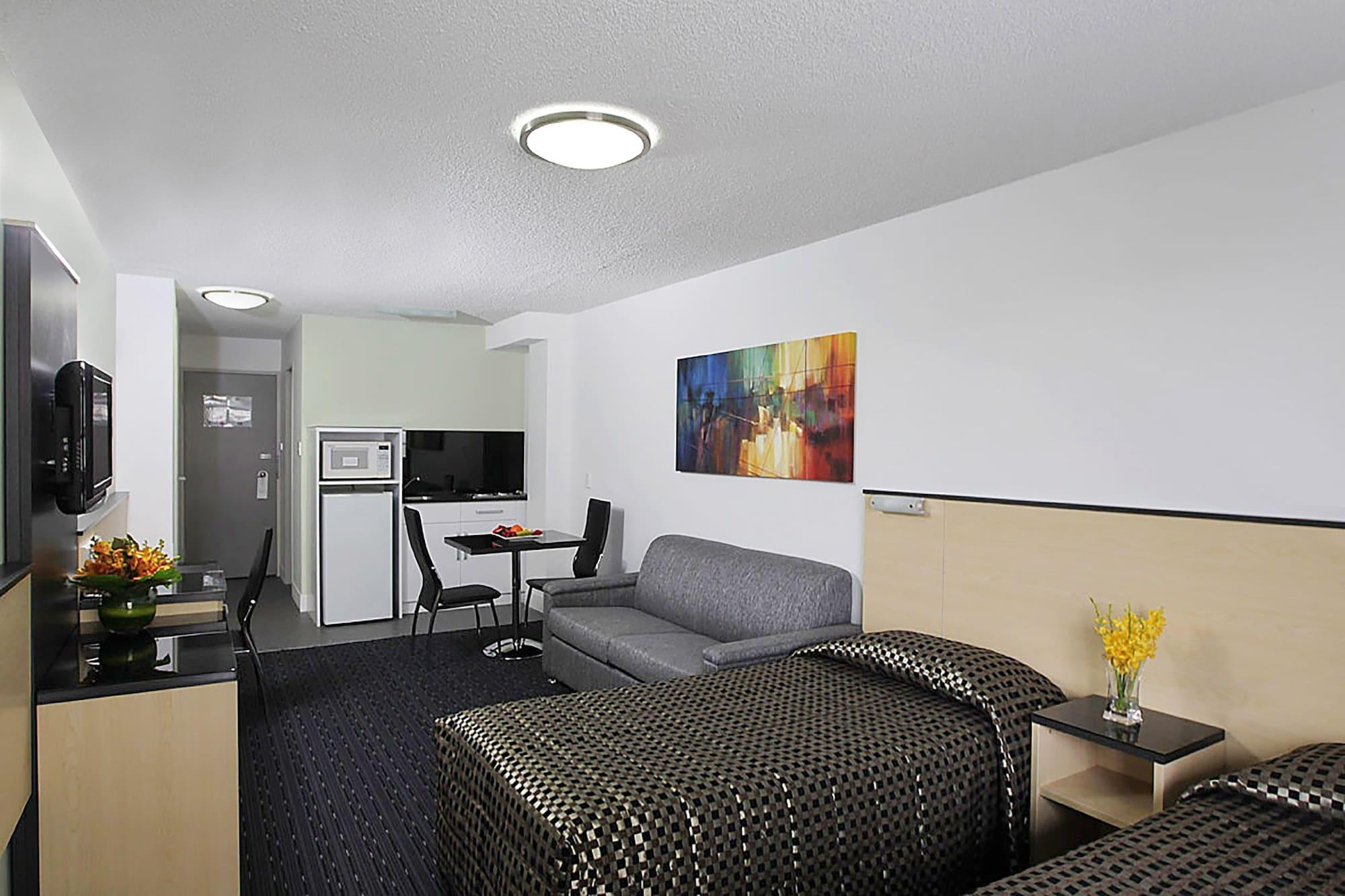Comfort & Goodearth Hotel