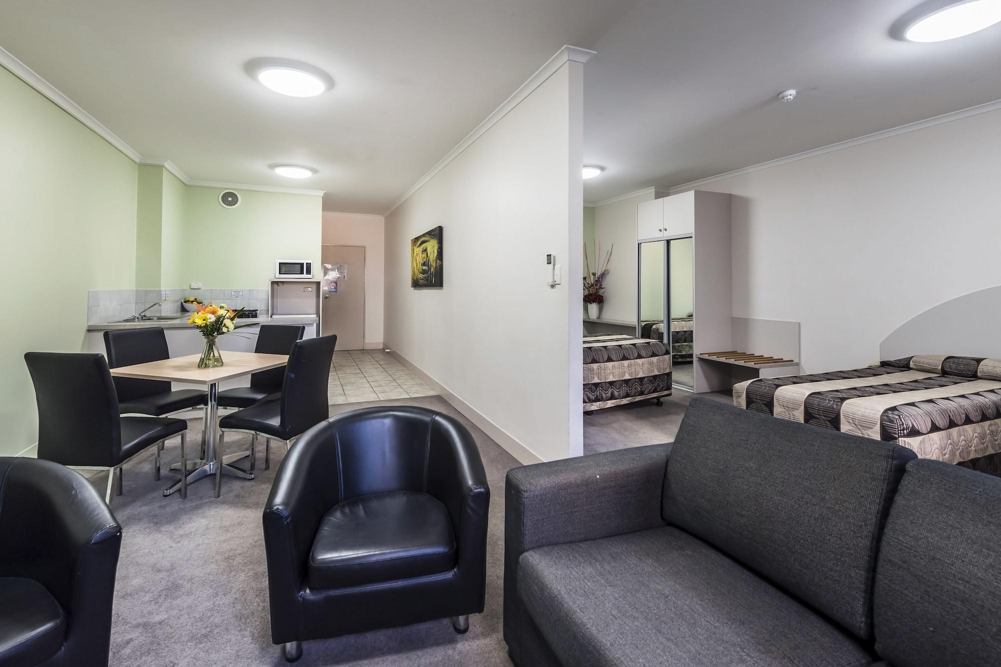 Comfort & Goodearth Hotel
