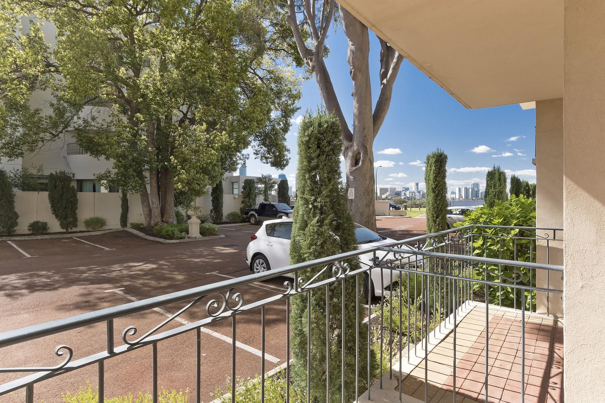The Peninsula Riverside Serviced Aparthotel 4*