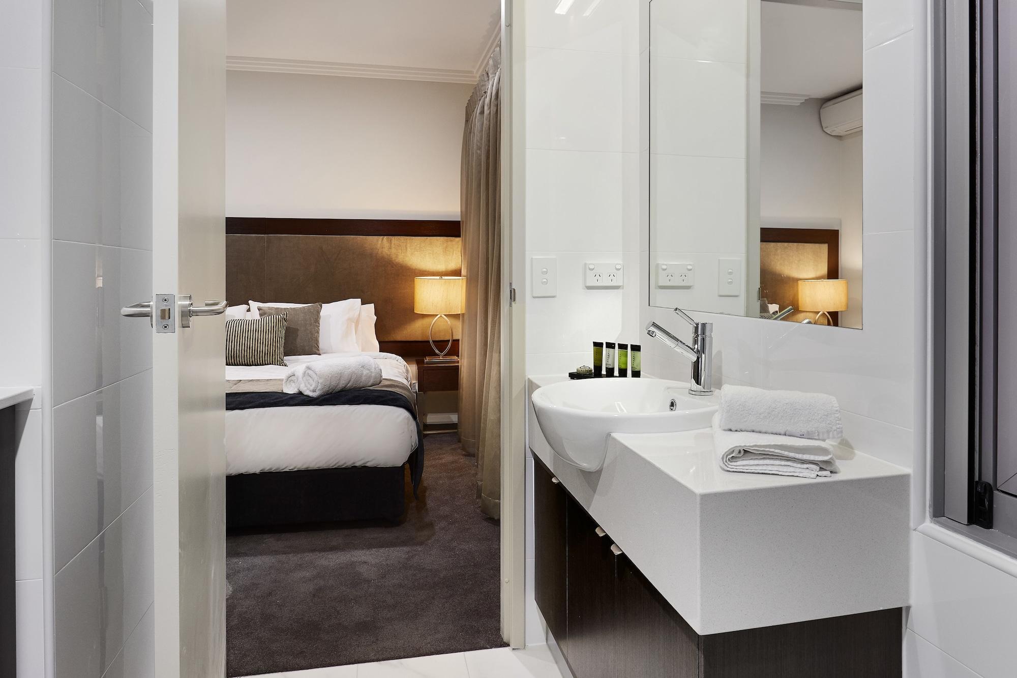 Attika Aparthotel 4*