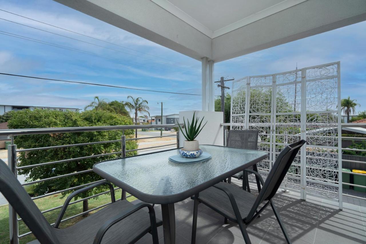 3 Fresh Sparkling Apt 2br 2ba Cloverdale