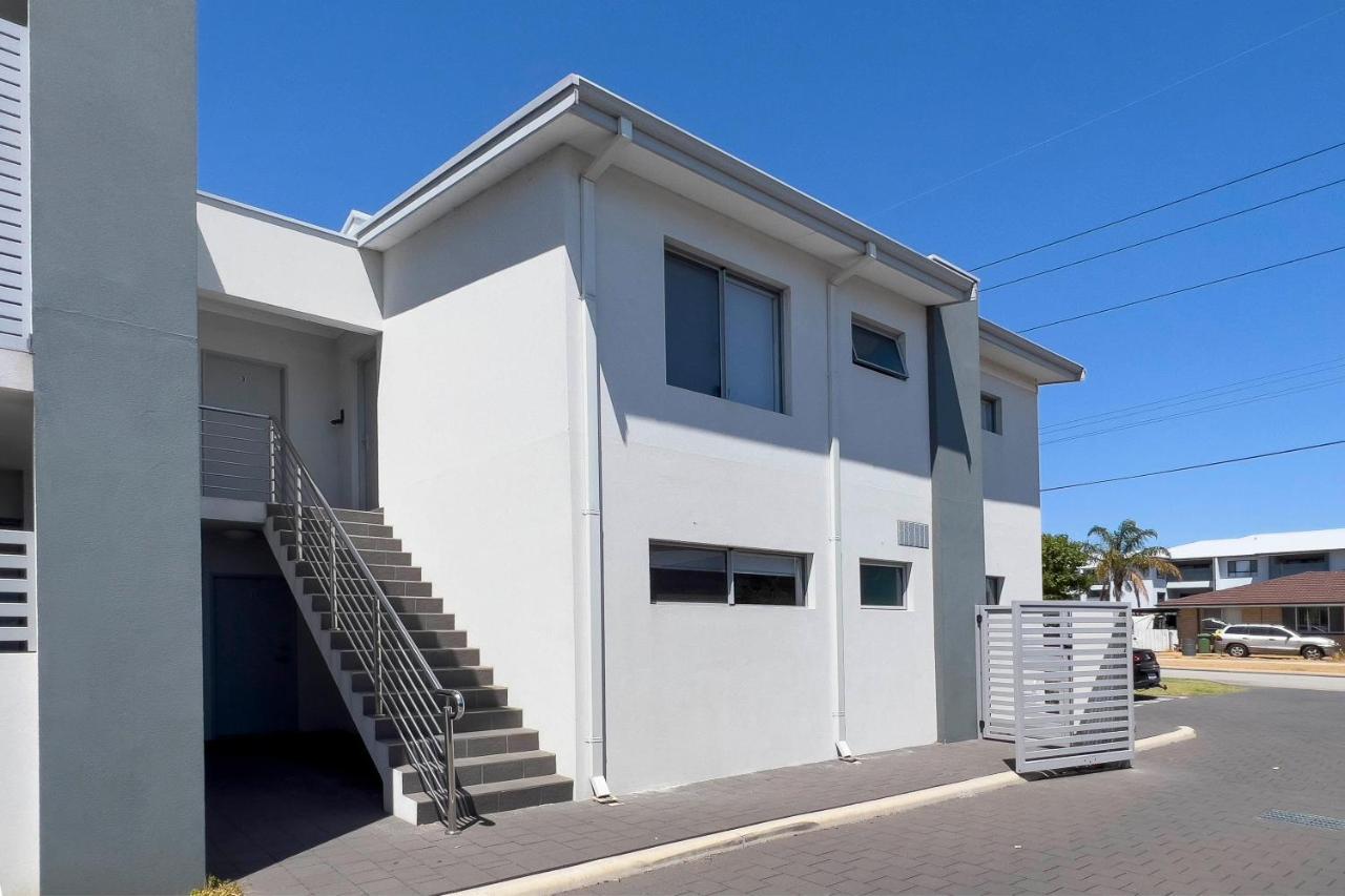 3 Fresh Sparkling Apt 2br 2ba Cloverdale Apartment