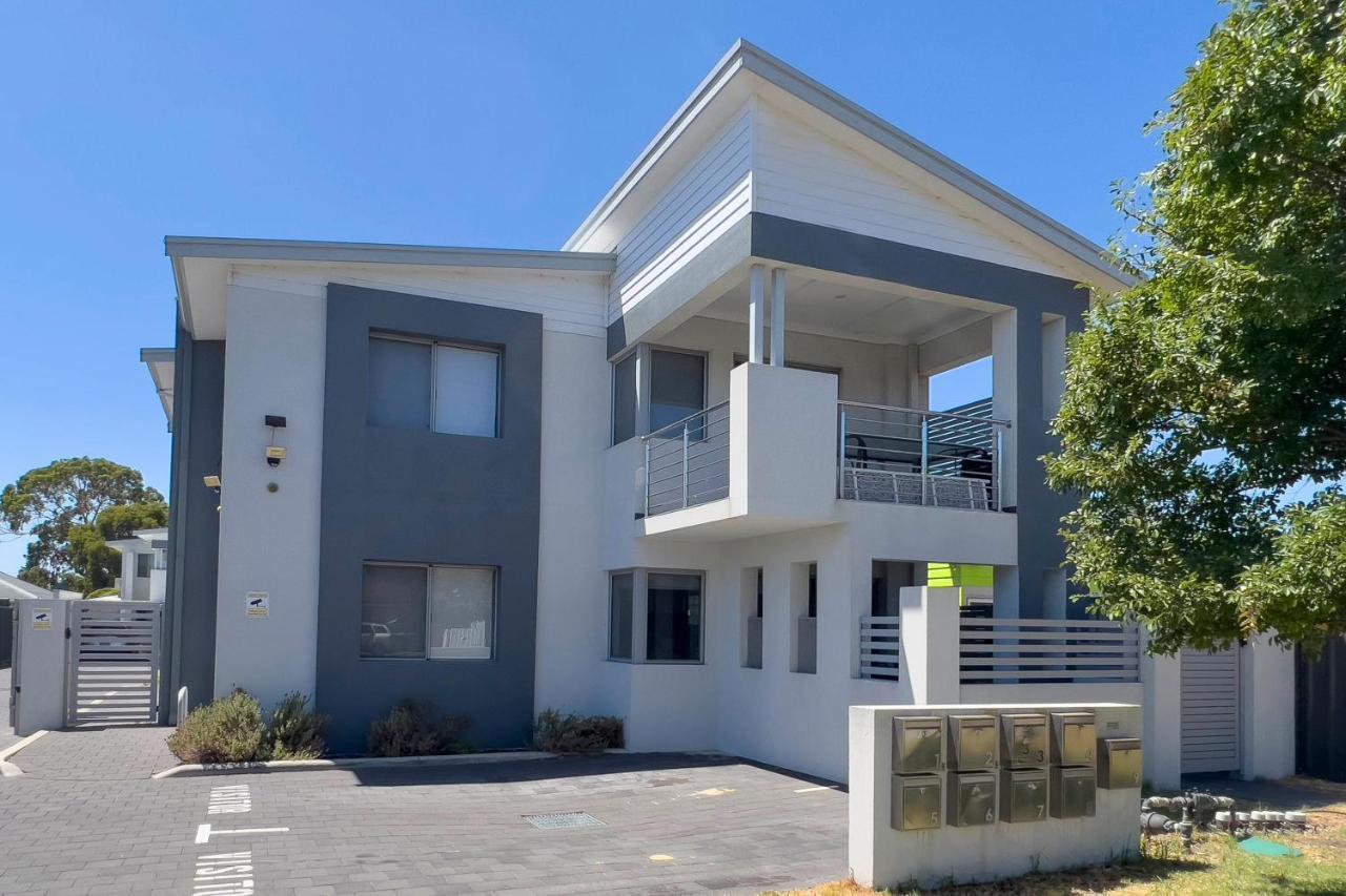 3 Fresh Sparkling Apt 2br 2ba Cloverdale *