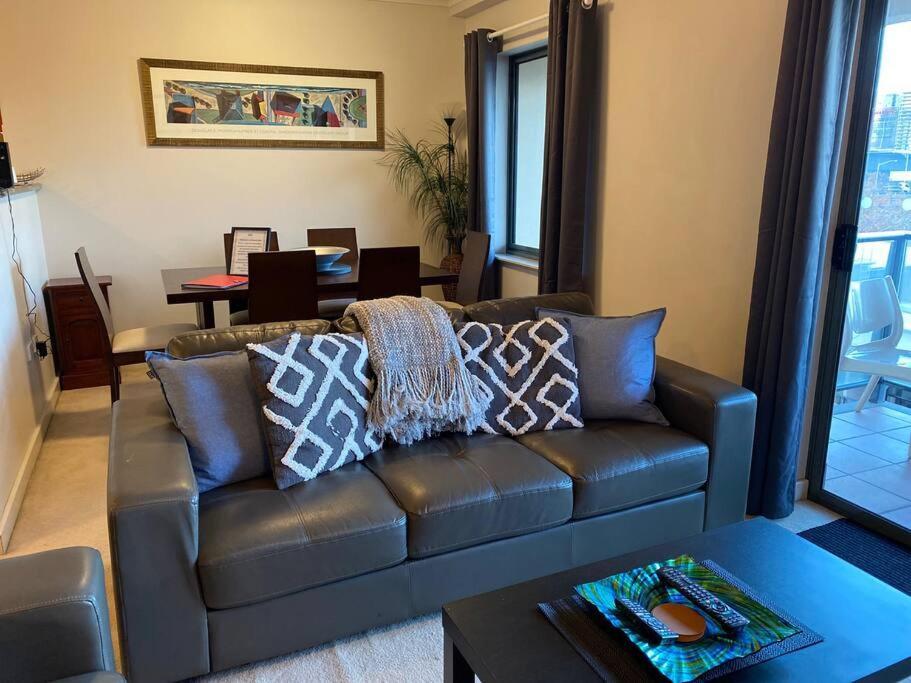 River Views Free Parking Wifi Netflix Wine Apartment Perth