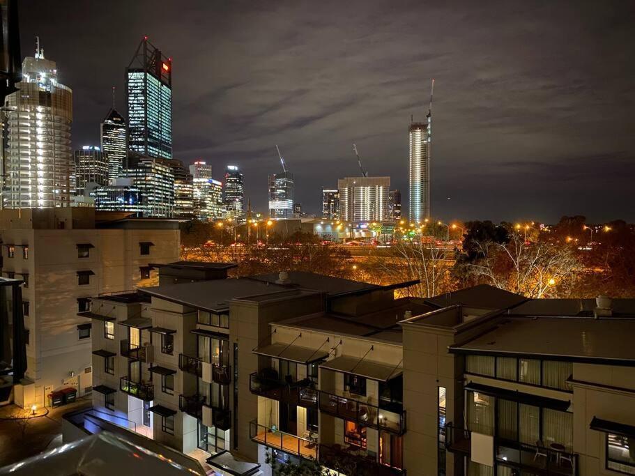 River Views Free Parking Wifi Netflix Wine Apartment Perth