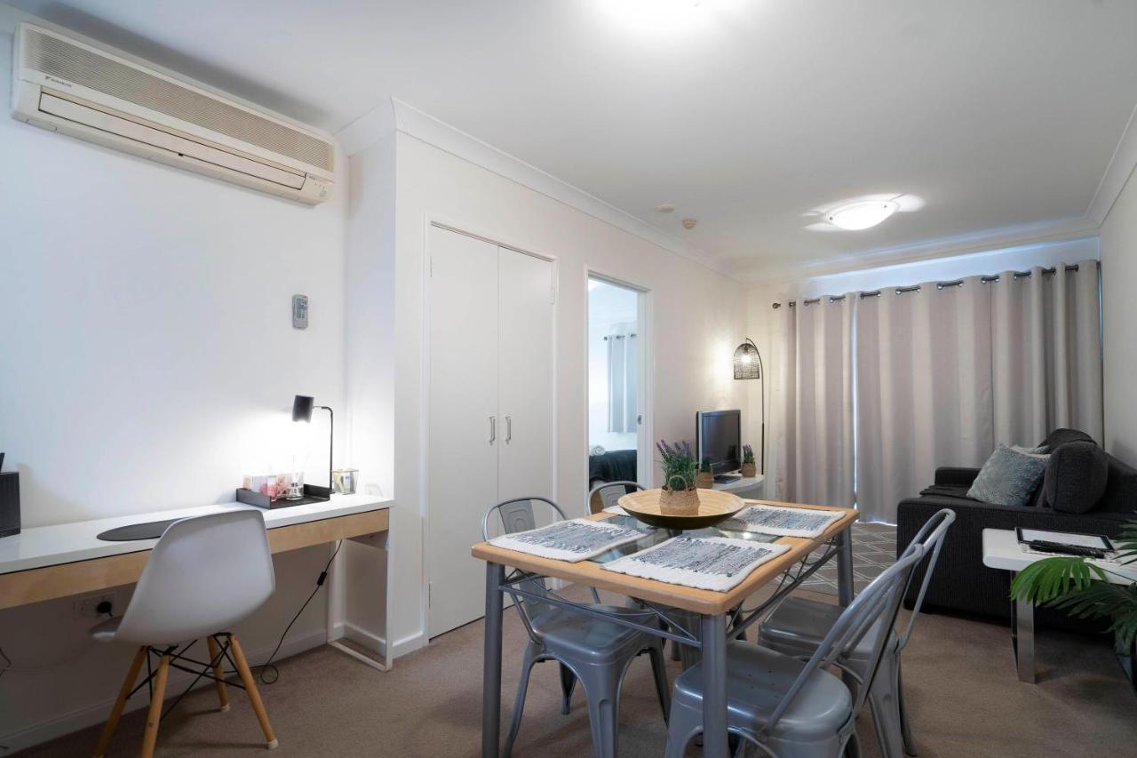 Apartment 302 Wonderful Waldorf Poolgym Perth