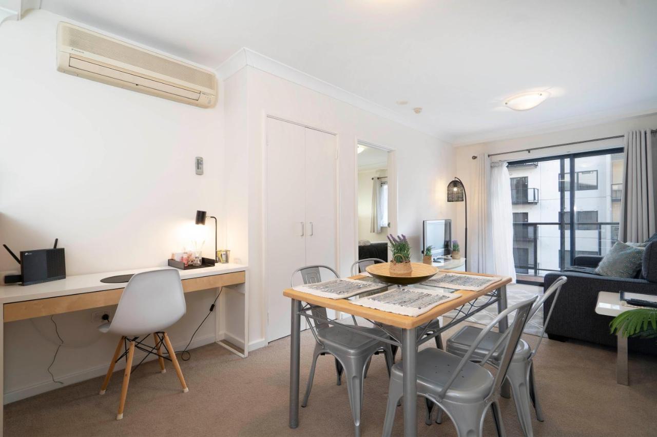 Apartment 302 Wonderful Waldorf Poolgym Perth