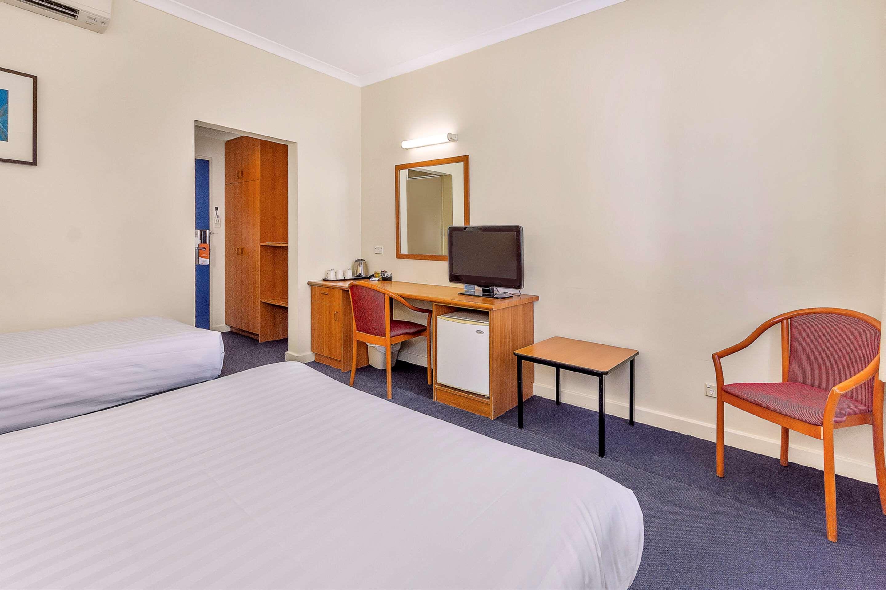 Metro Hotel 3*