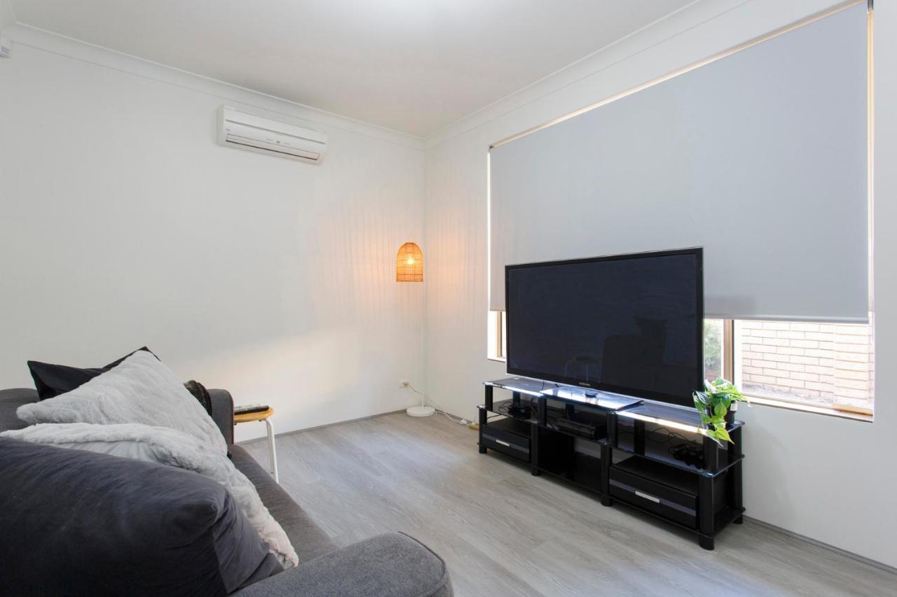 Living On Lennard - Pet Friendly House Close To Cbd Holiday home Perth