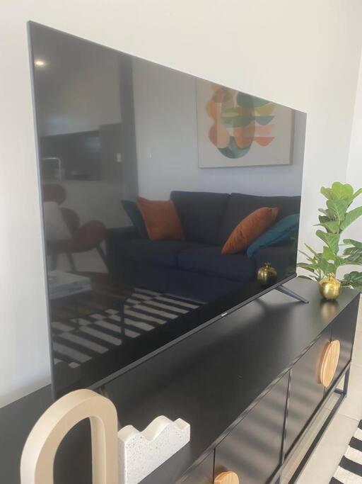 Stylish 2bed Close Airport/shops *