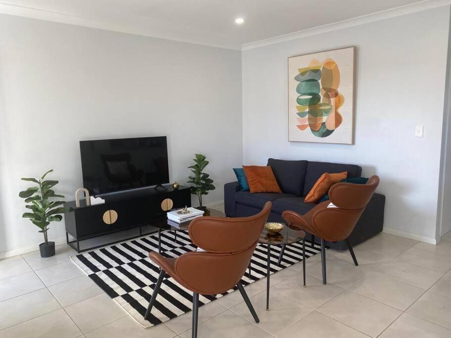 Apartment Stylish 2bed Close Airport/shops *
