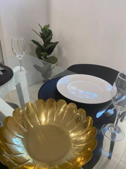 Stylish 2bed Close Airport/shops