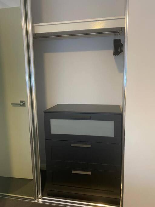Stylish 2bed Close Airport/shops *