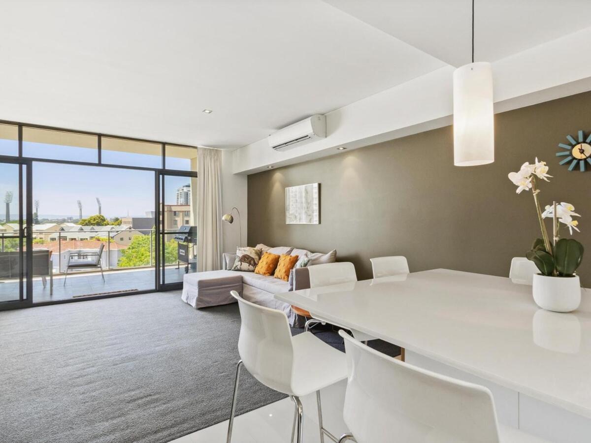 2bdrm Skyline Views - Prime For River, Waca, Optus Stadium * Perth