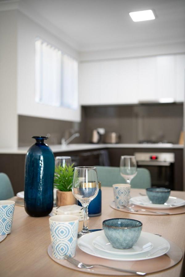Bright Trendy 2bdrm - Walk To River & Shops Apartemen *