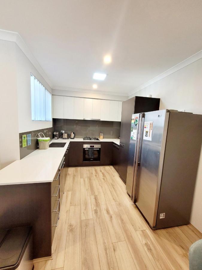 Apartemen Bright Trendy 2bdrm - Walk To River & Shops