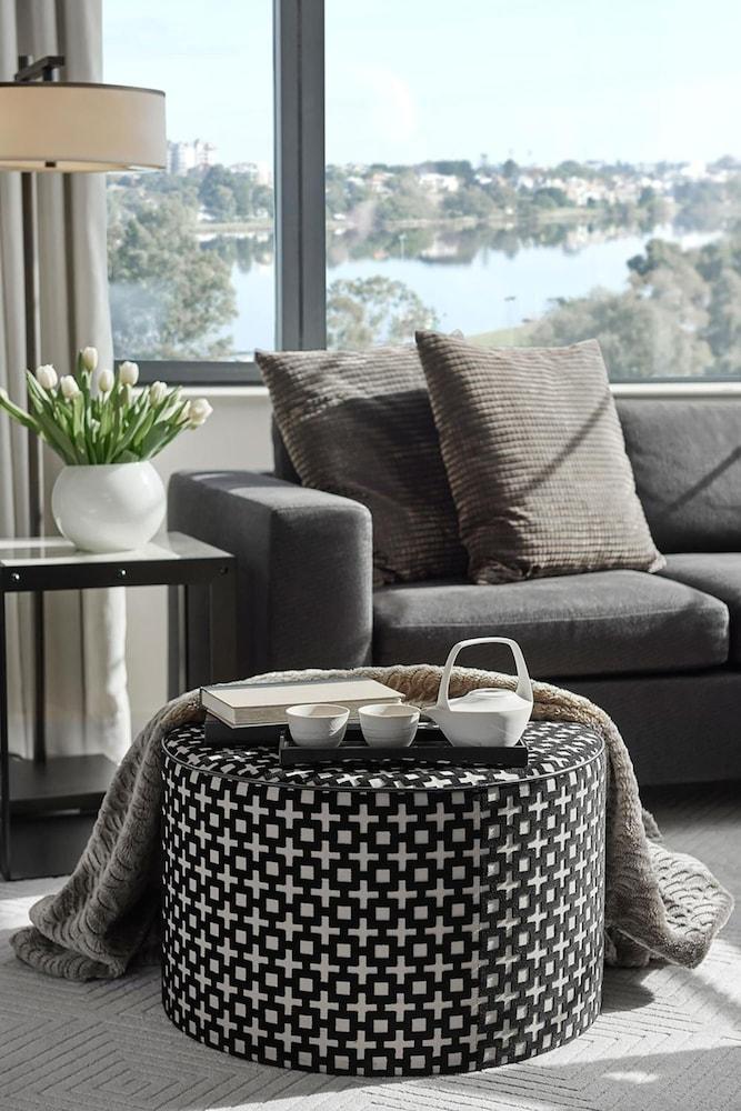 Crown Metropol