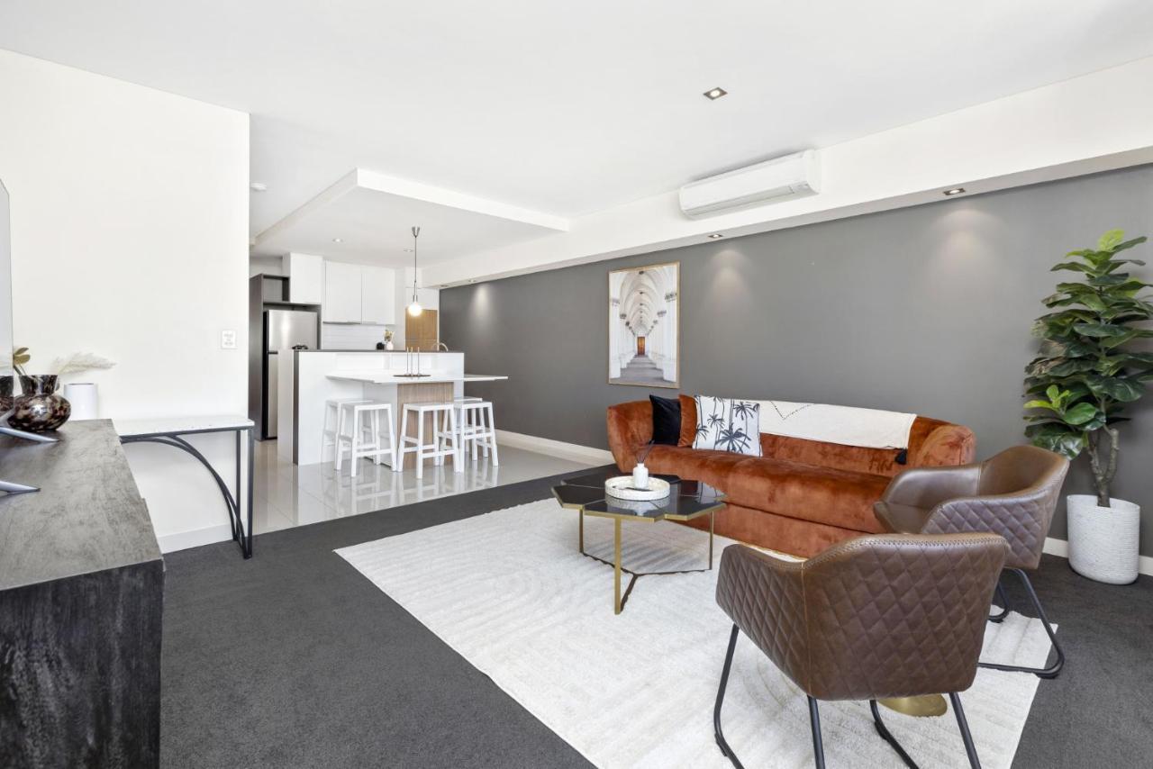 Apartment Urban Elegance