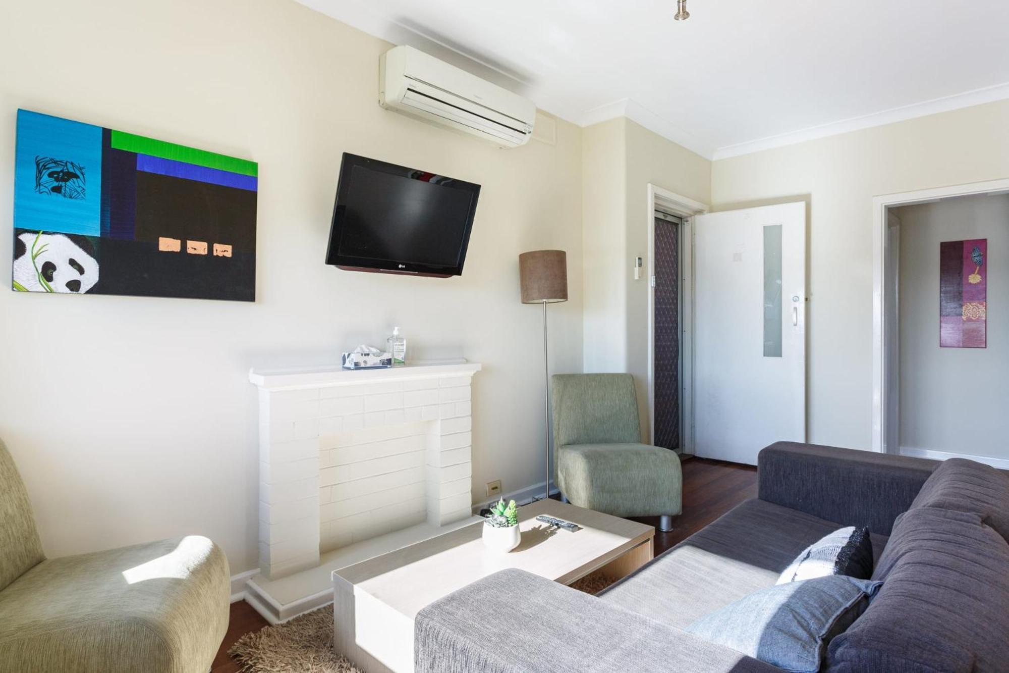 2 Bedroom 1 Bathroom Apartment *