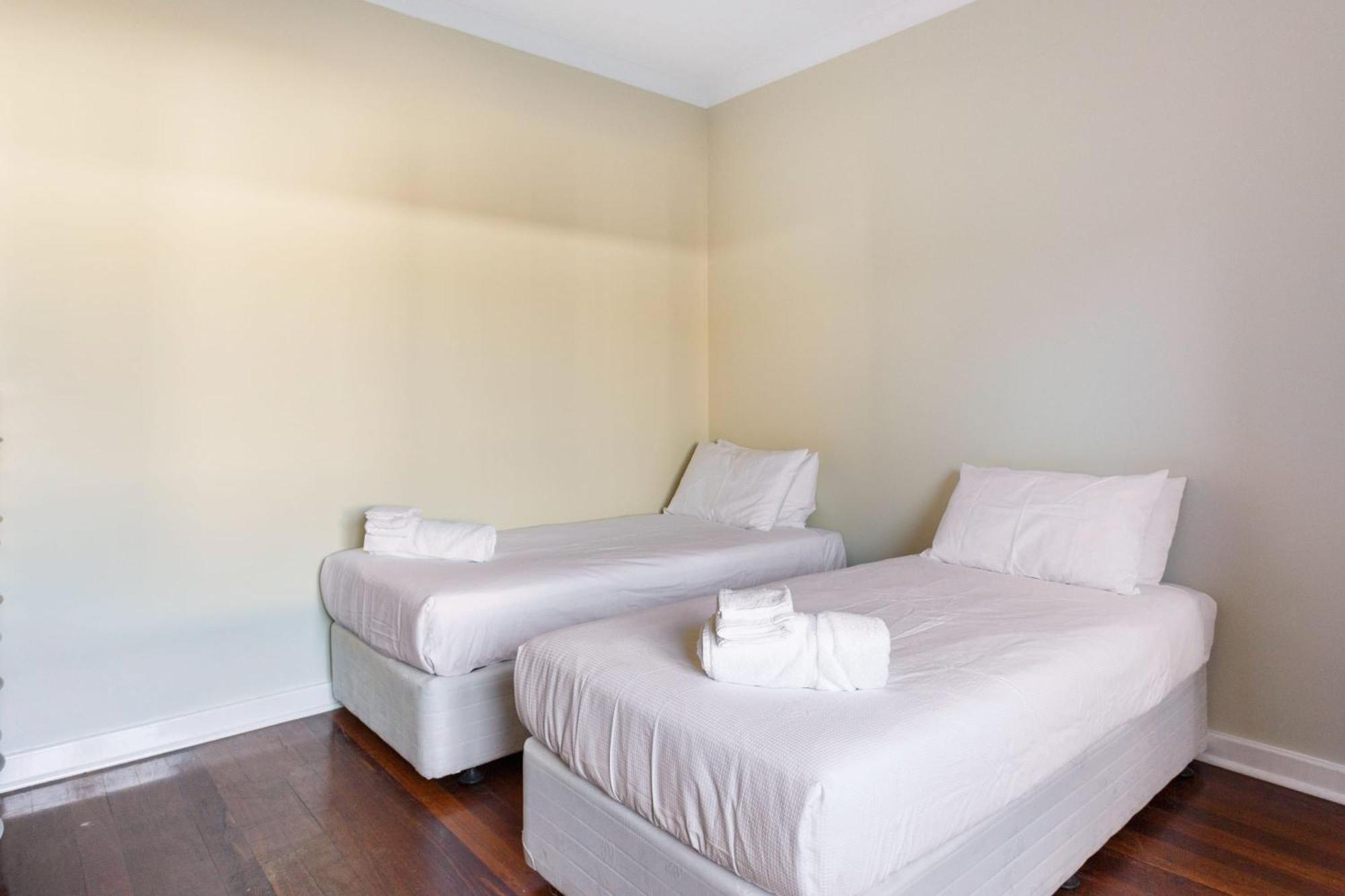 2 Bedroom 1 Bathroom Apartment *