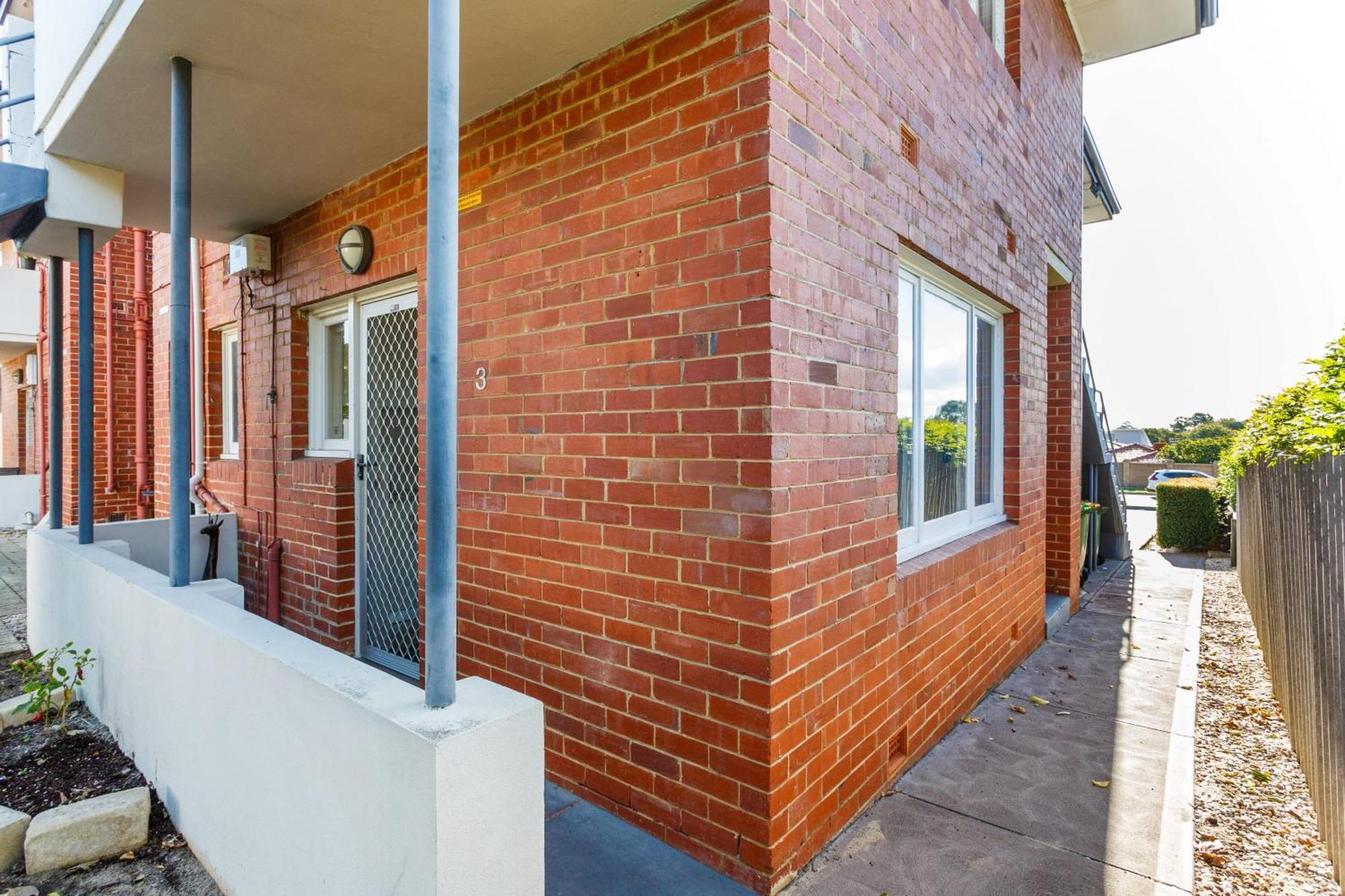 2 Bedroom 1 Bathroom * Perth