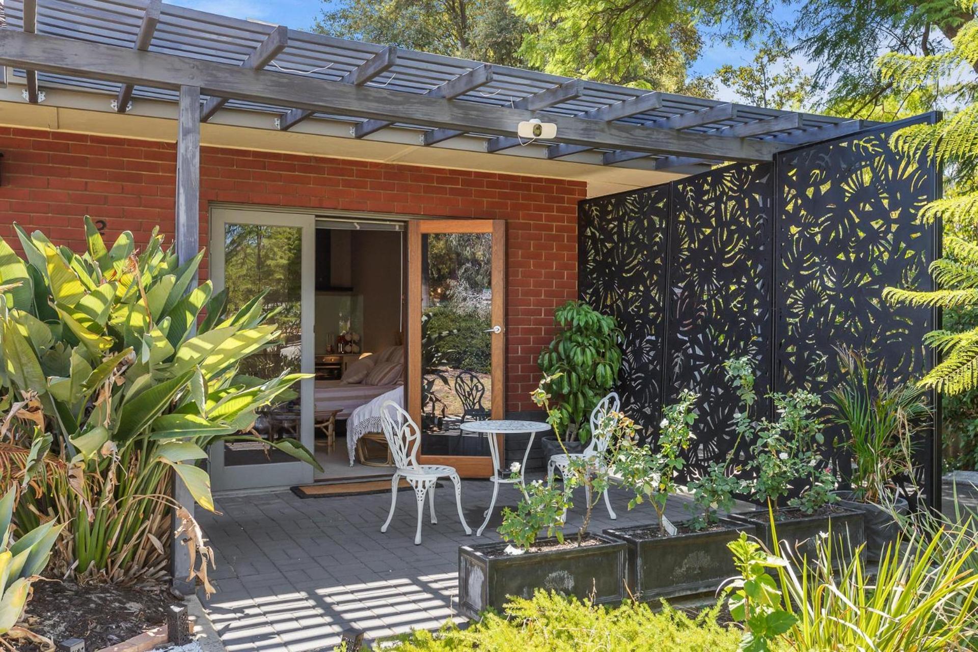 Haven Hideaway Near Airport Guest house