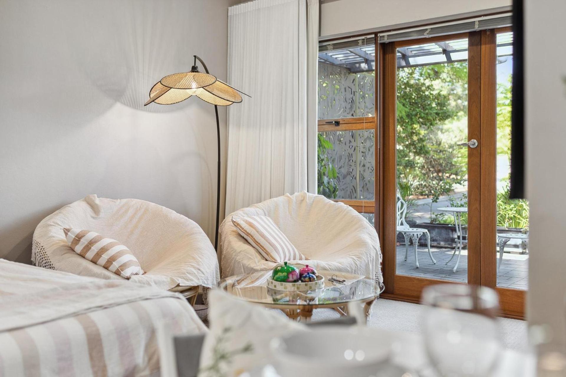 Haven Hideaway Near Airport Guest house