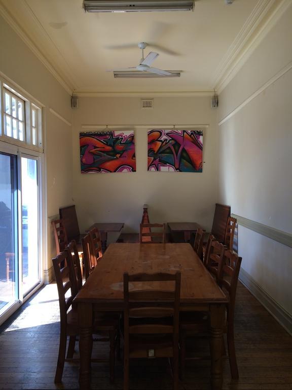 One World Backpackers * Perth