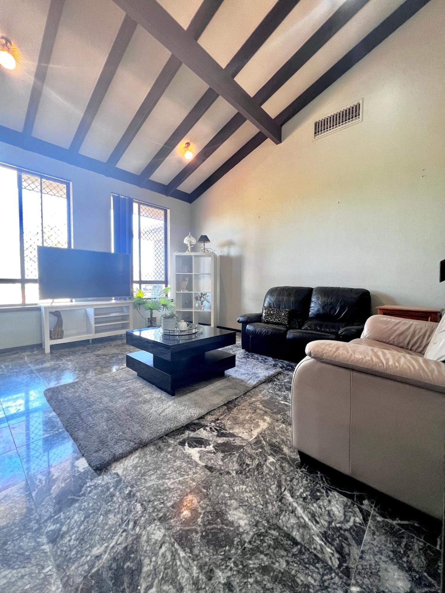 Guest house Long Term Fifo Queen Size Bedroom Near Sawn River City Fremantle University *