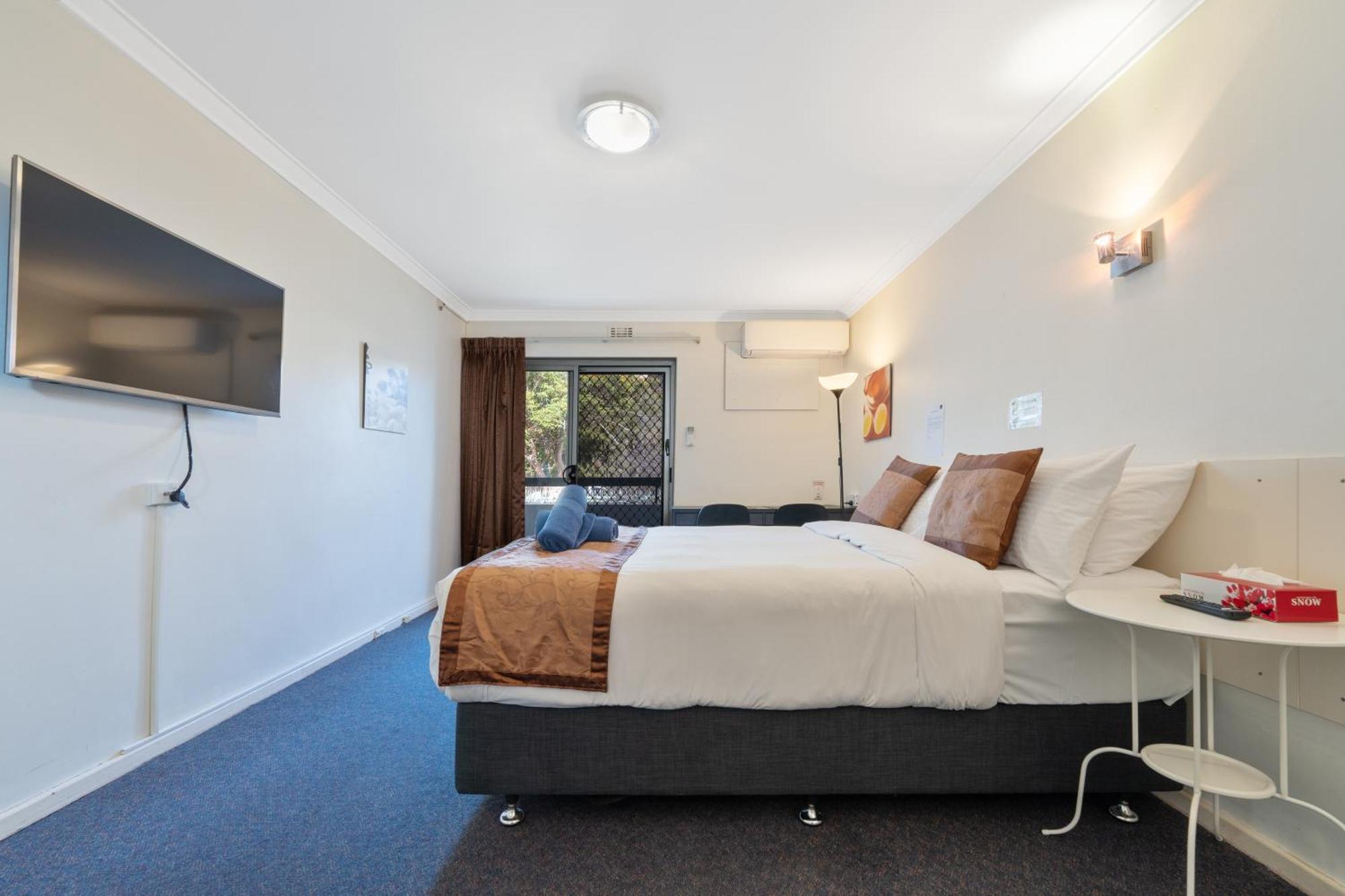 Econo Rivervale Lodge *