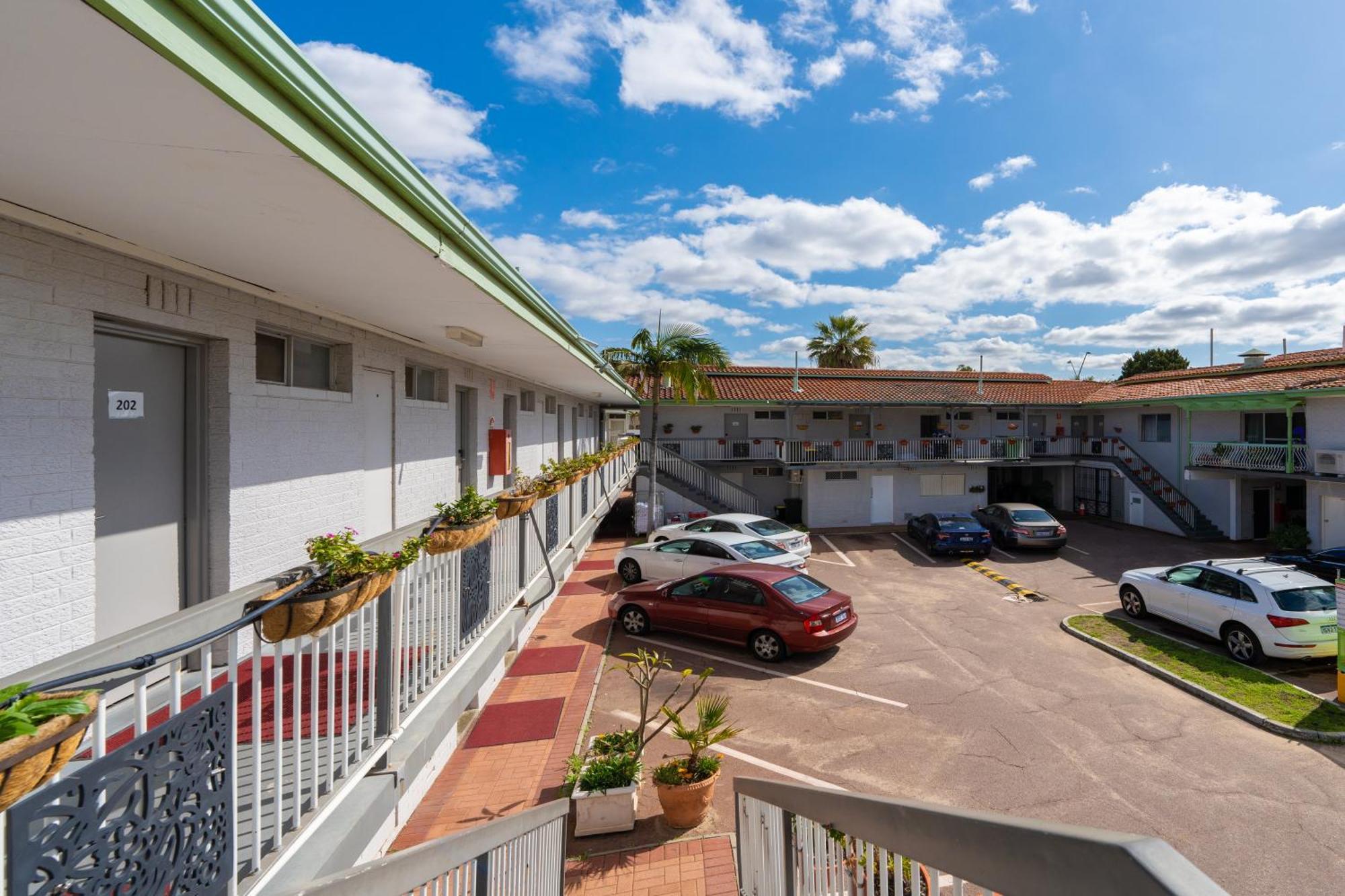 Econo Rivervale Lodge *