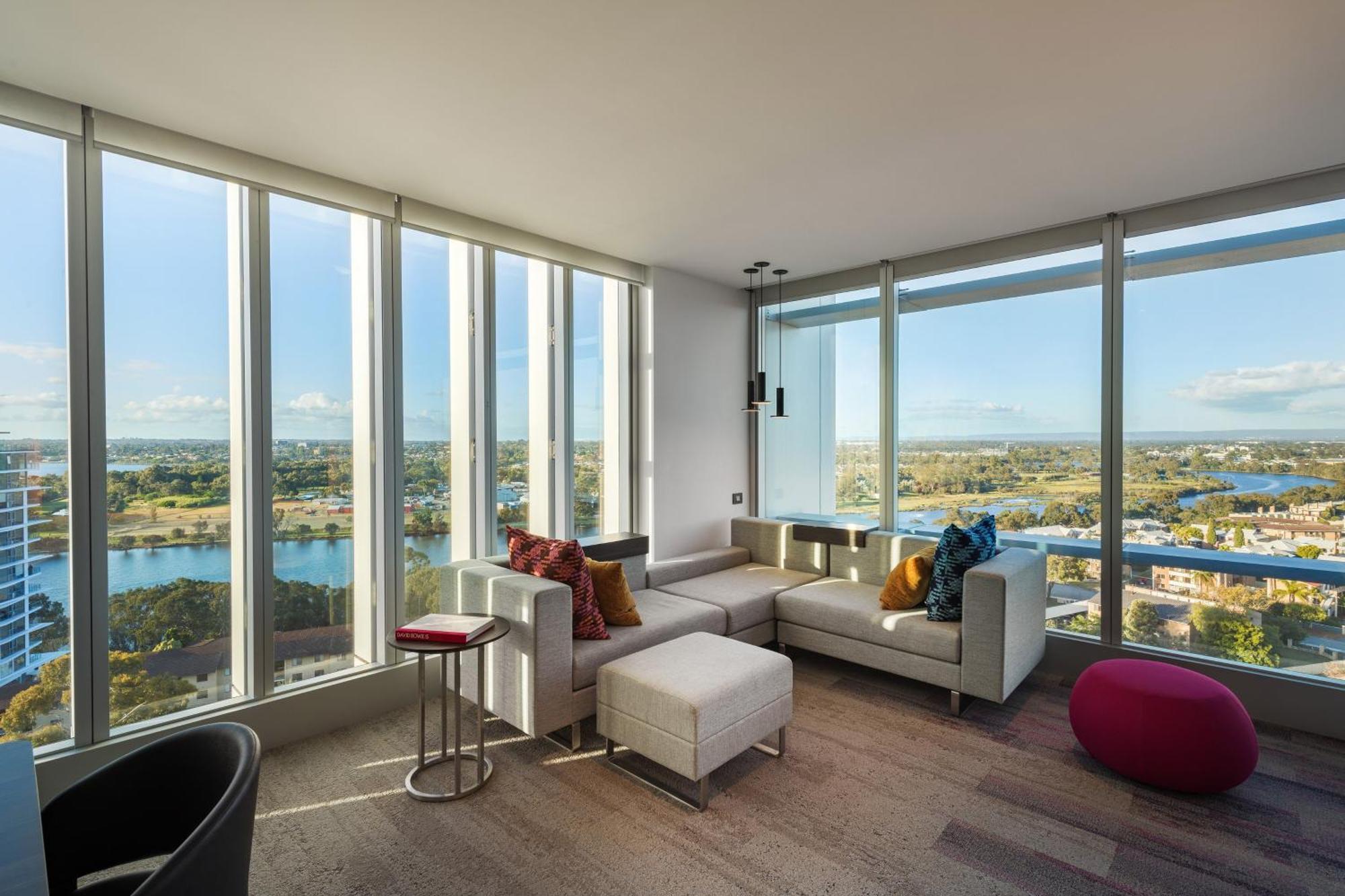 Aloft Hotel 4*