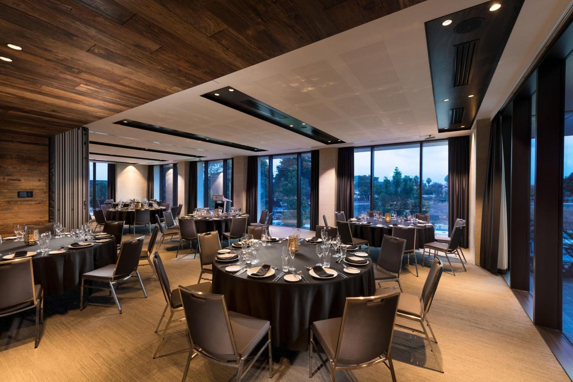 Aloft Hotel 4*