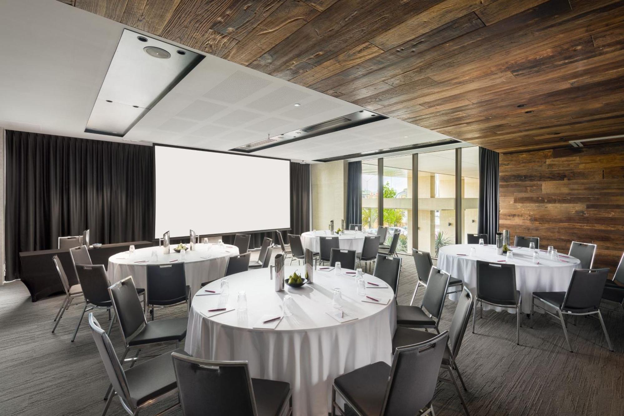 Aloft Hotel 4*