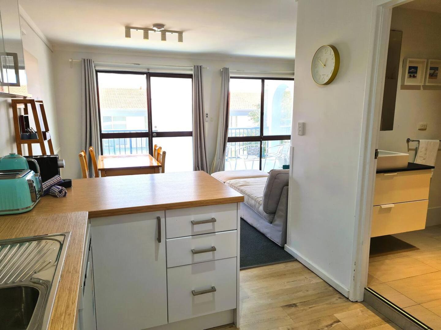 Chic 2 Bed On Scarborough Perth