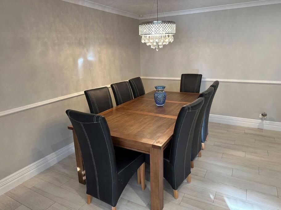 Spacious Bright Close To Shops And Cafe's Perth