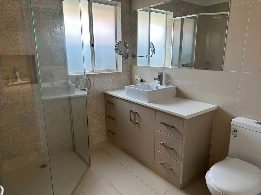 Spacious Bright Close To Shops And Cafe's Holiday home Perth